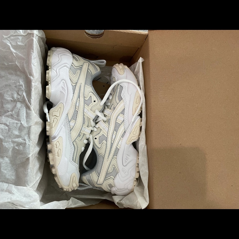 ASICS sneakers new size 6